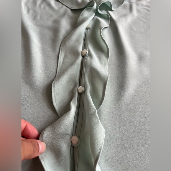 Elegant Ann Taylor Pale Green Ruffle Blouse Long Sleeve SZ XS - Picture 4 of 9